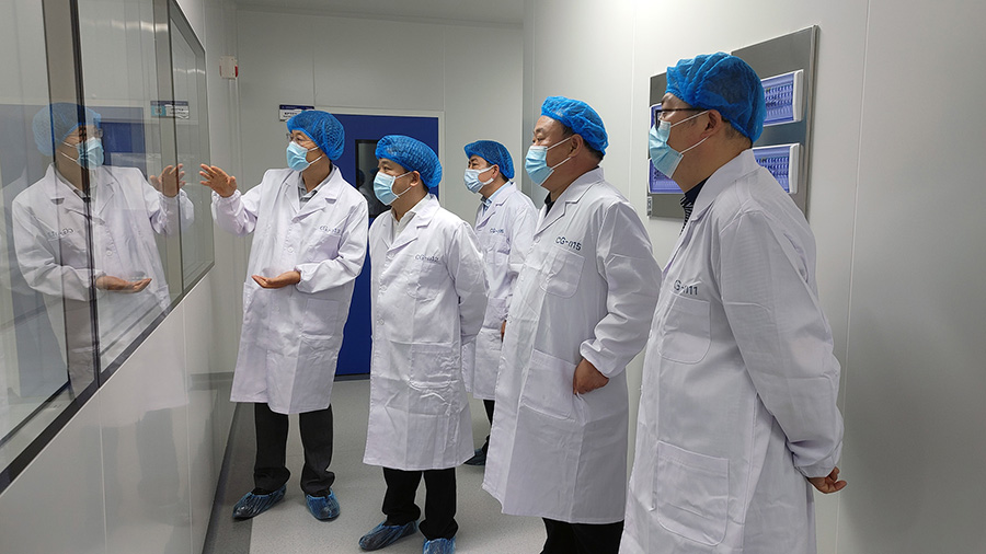 杨新忠副市长莅临yp电子参观考察