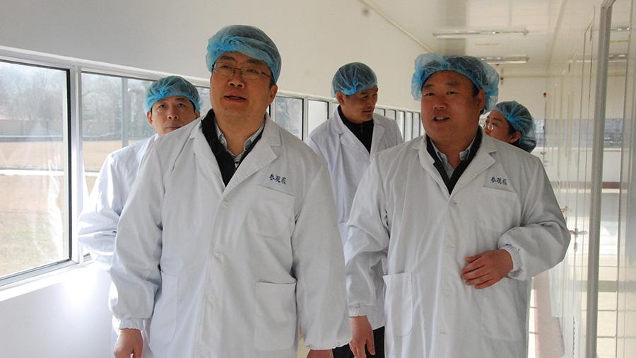 关永健一行考察yp电子药业