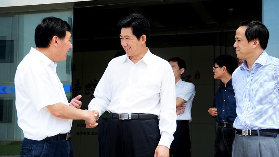 市政协主席仲琨视察yp电子药业