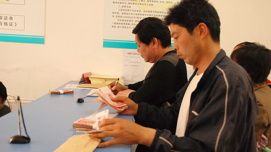 心系地震灾区yp电子药业员工积极捐赠